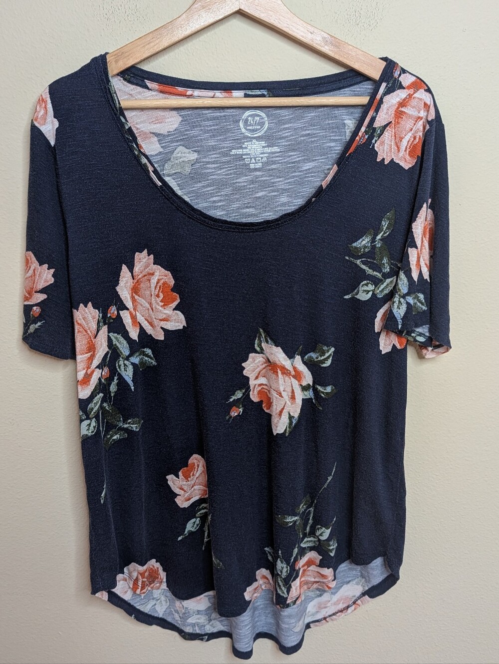 24/7 Maurices Navy Floral Rose Print Short Sleeve Tee XL